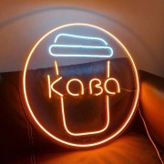 Неонова вивіска у формі чашки кави